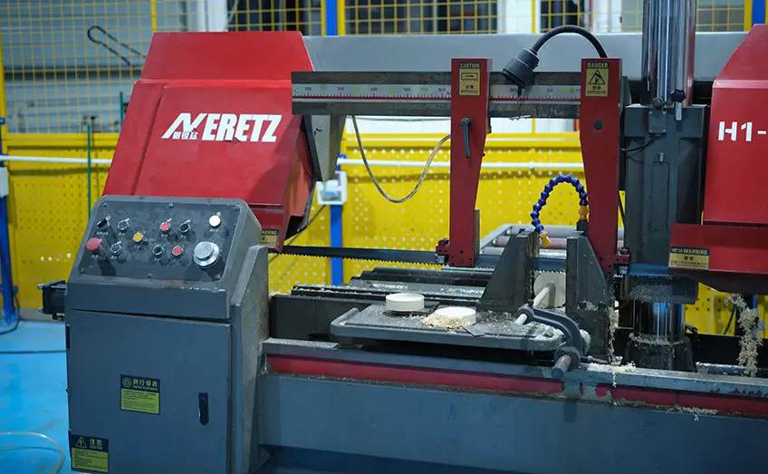 Automatic engineering plastic rod cutting machine