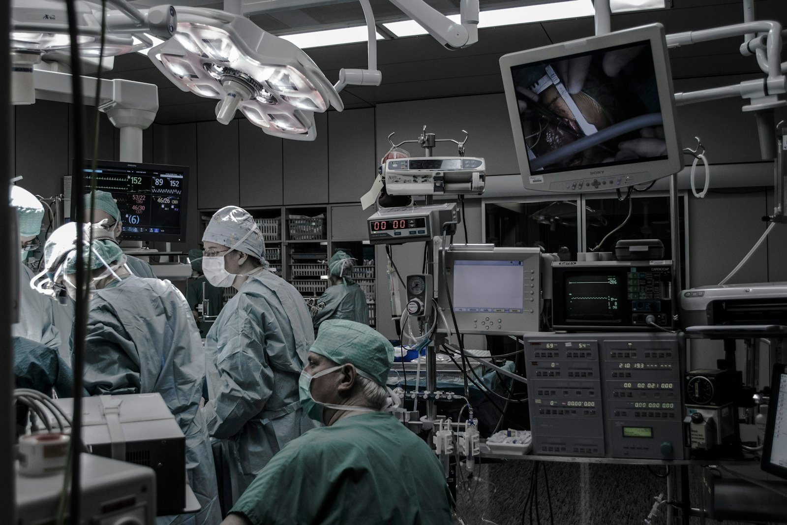 Advanced medical operating equipment